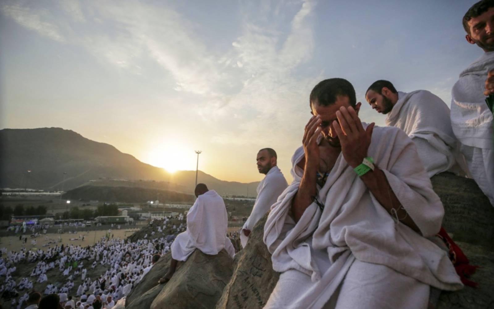 Pilgrims pray on Mount Arafat as hajj reaches peak
