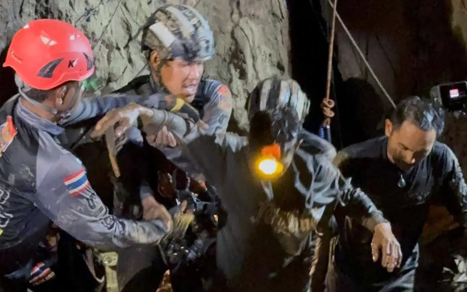 Rescuers free 1 of 7 men trapped in Laos cave