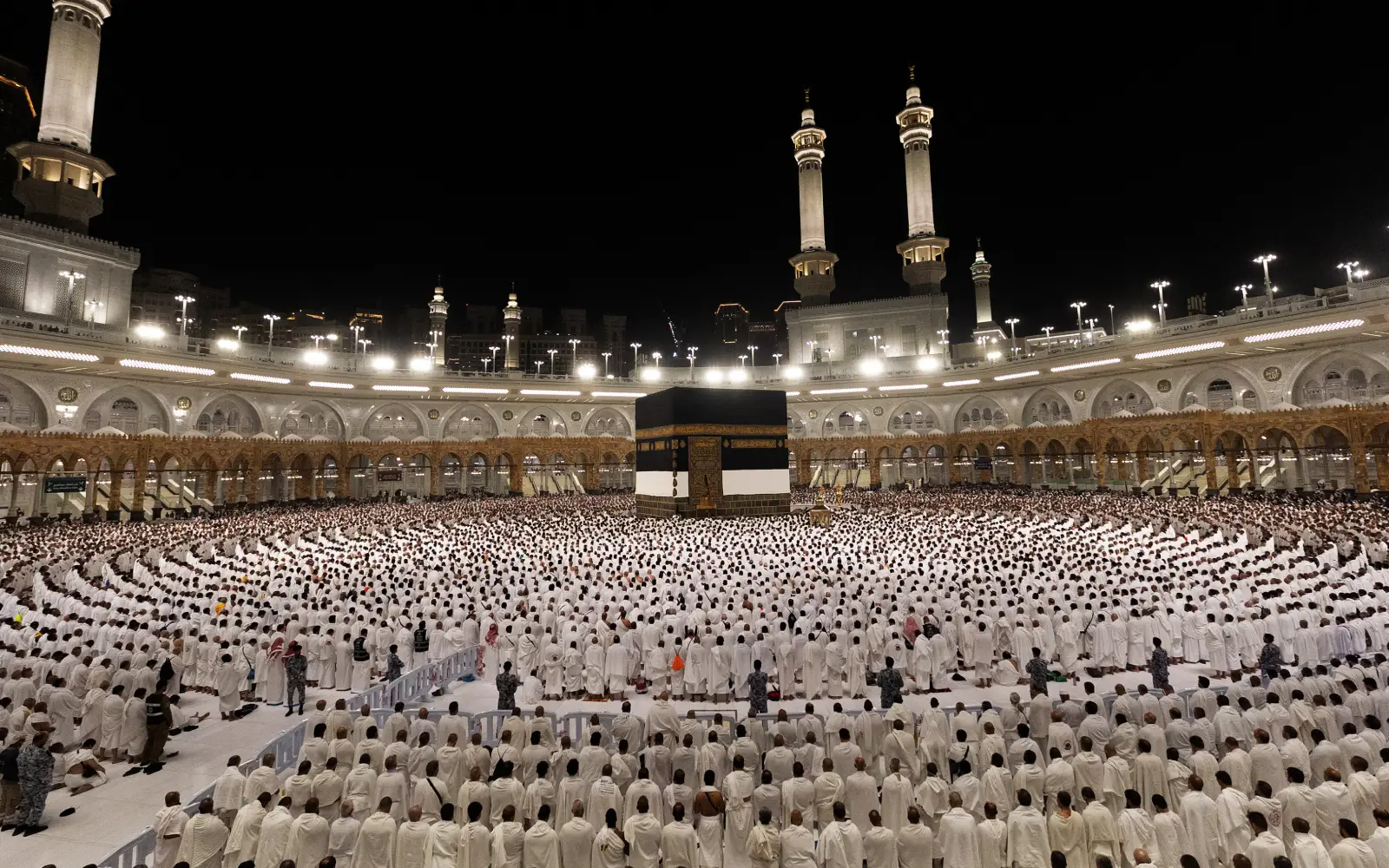 Pilgrims from the West flock to hajj despite Middle East war