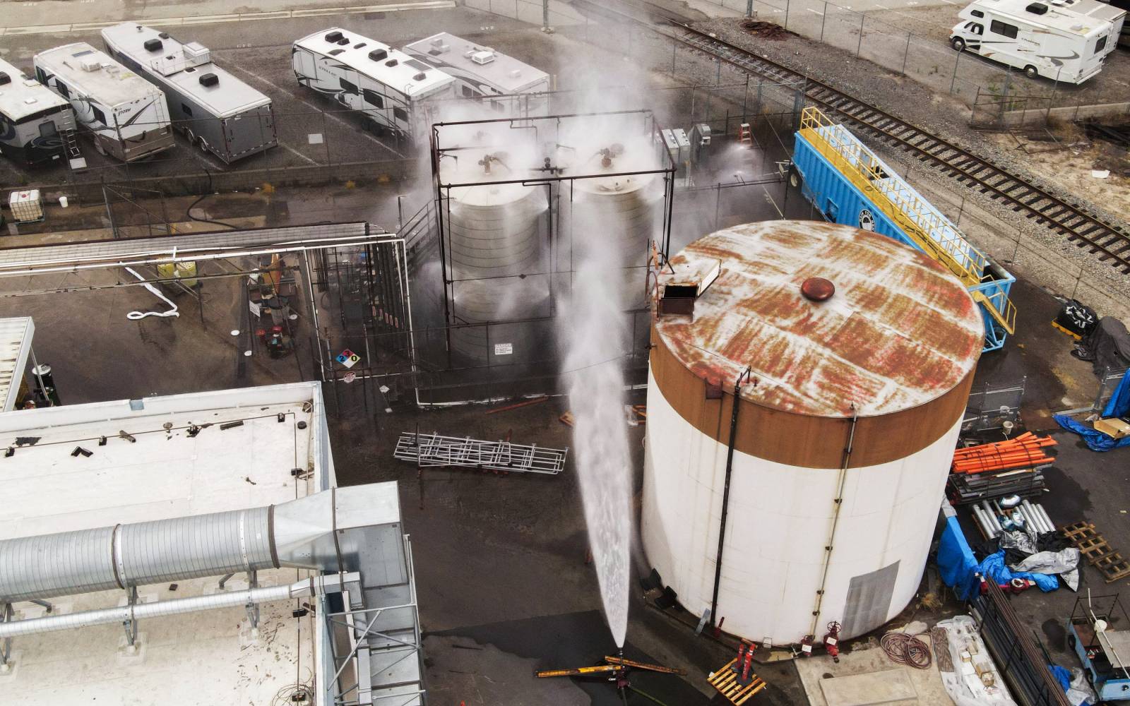 ‘Potential crack’ in California chemical tank may prevent explosion