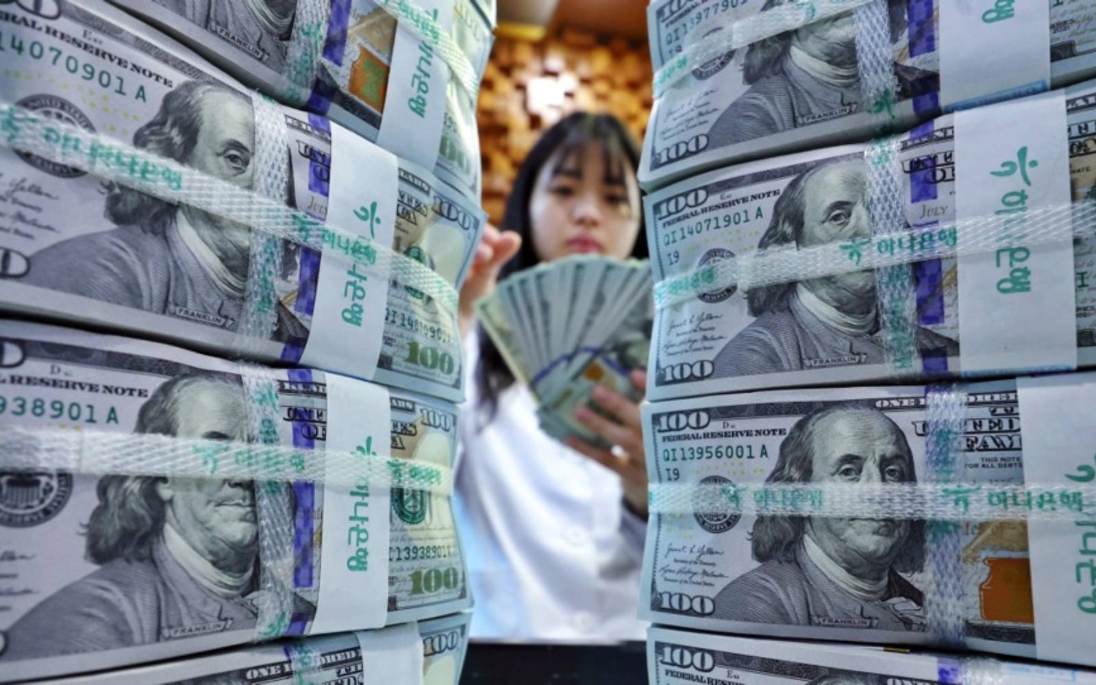 Dollar wobbles as markets cling to hopes for Middle East peace deal