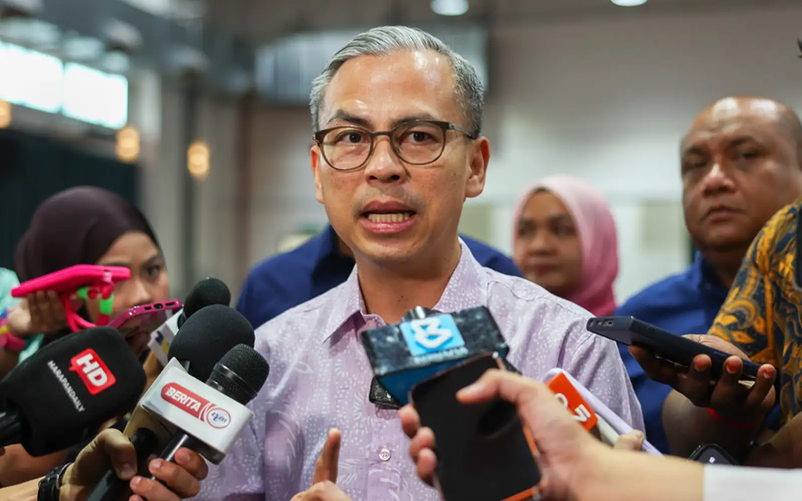 Govt will help journalists navigate AI, economic challenges, says Fahmi