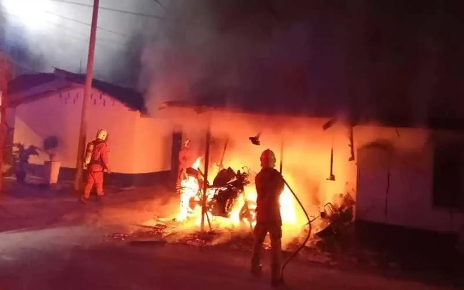 IPD Pasir Puteh terbakar, 4 motosikal trafik hangus