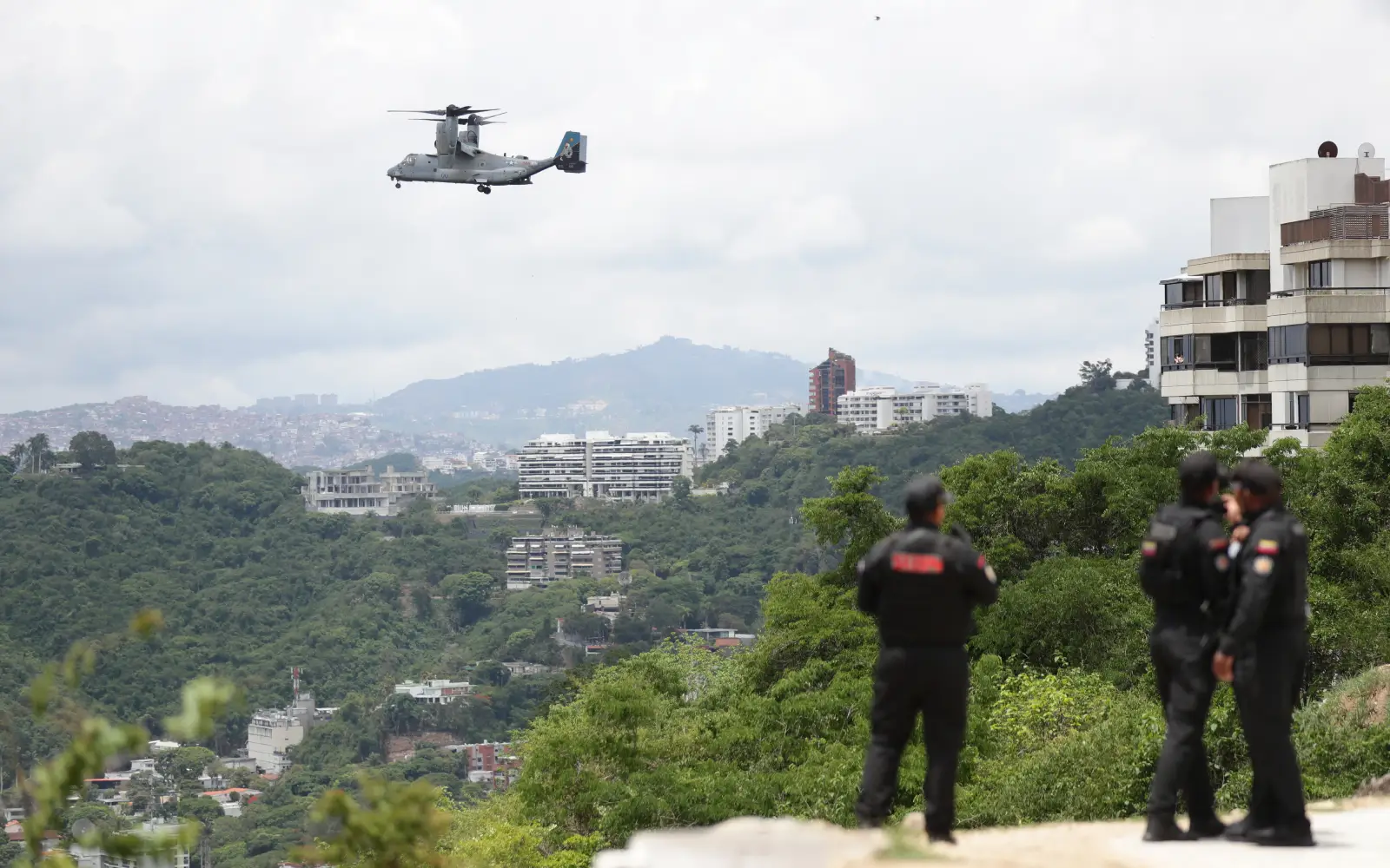 US conducts military drill over Venezuelan capital